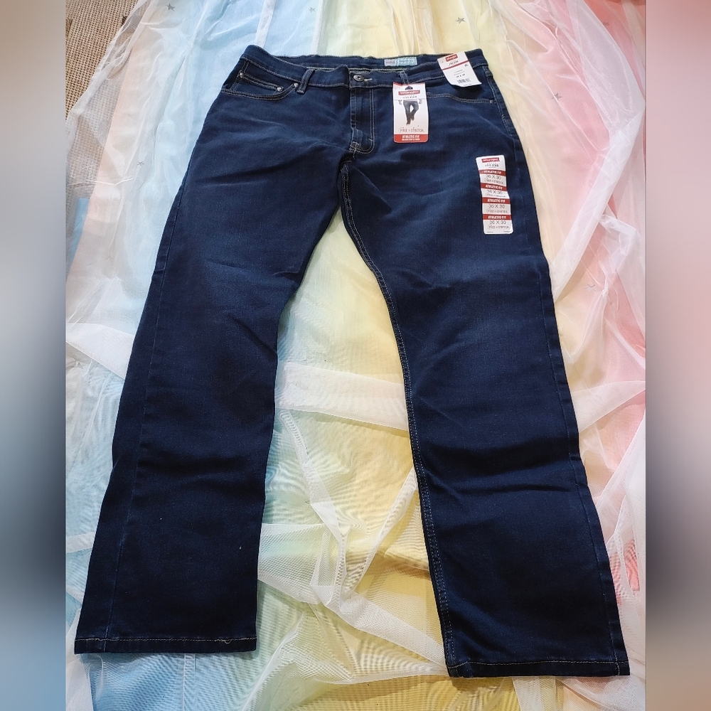 Wrangler athletic fit, Men's blue Jeans, Size 36x30, New (5004)